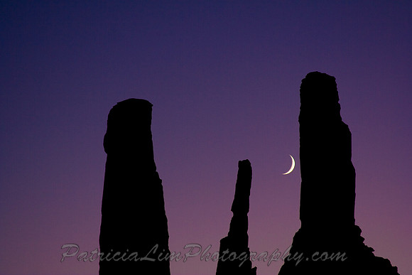 Monument Valley Moon at 3 sisters 860