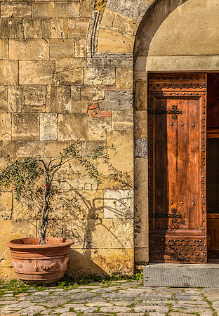 Church Doors in Monteriggioni_MG_2197
