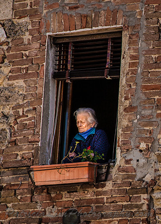 Old Lady in the Window_MG_1819